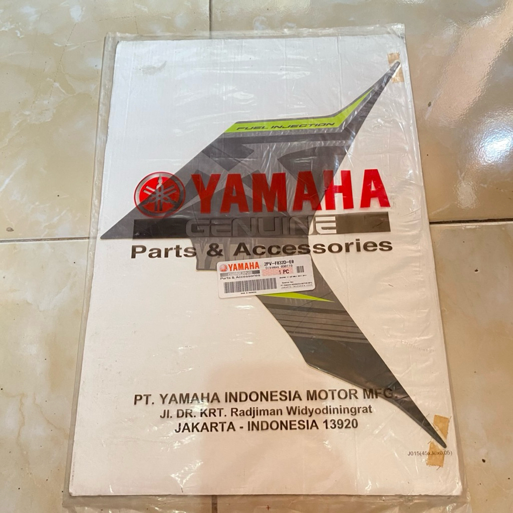 striping stiker sayap kanan Yamaha jupiter Mx king 2017 hitam original YGP 2PV-F832D-E0