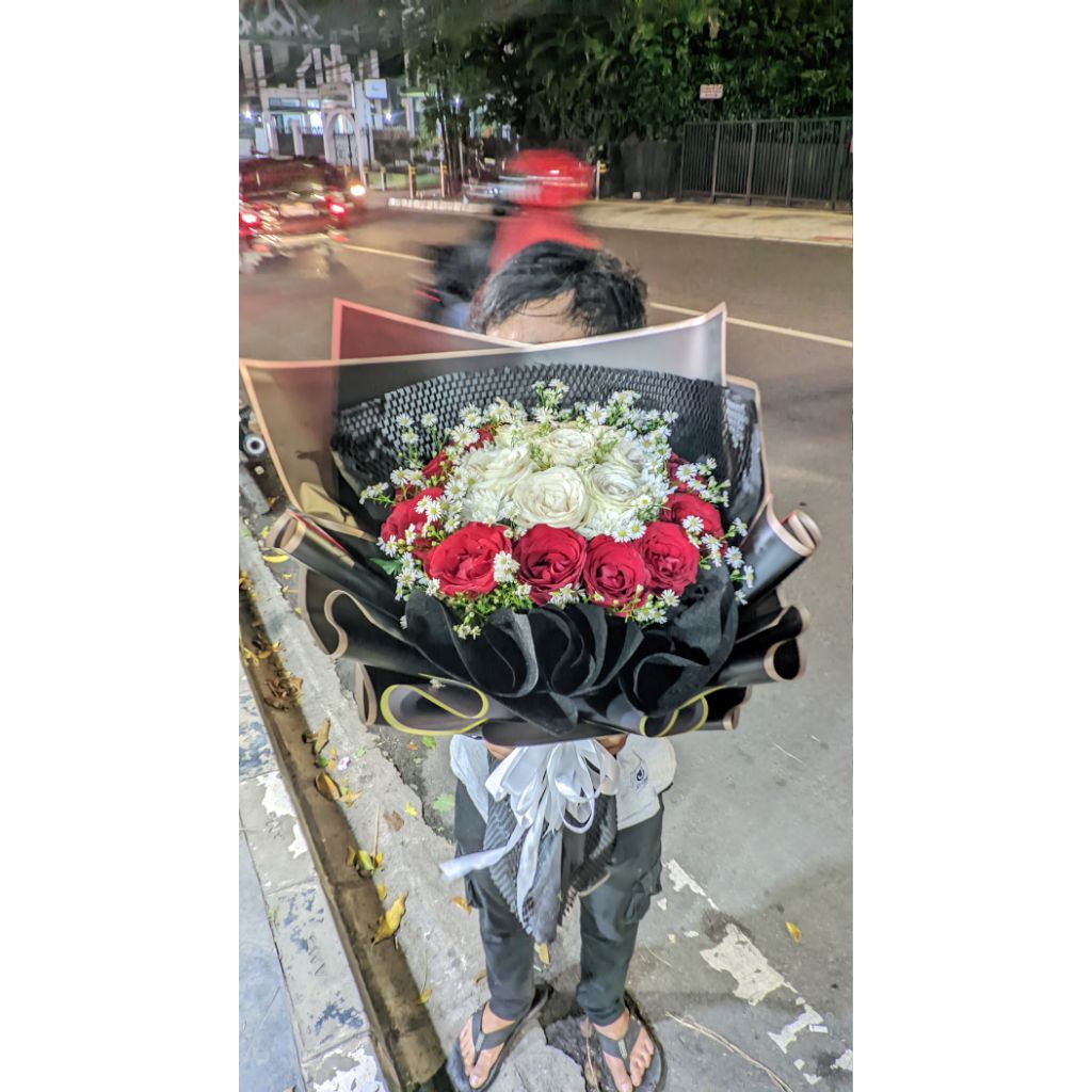 hand buket mawar merah putih