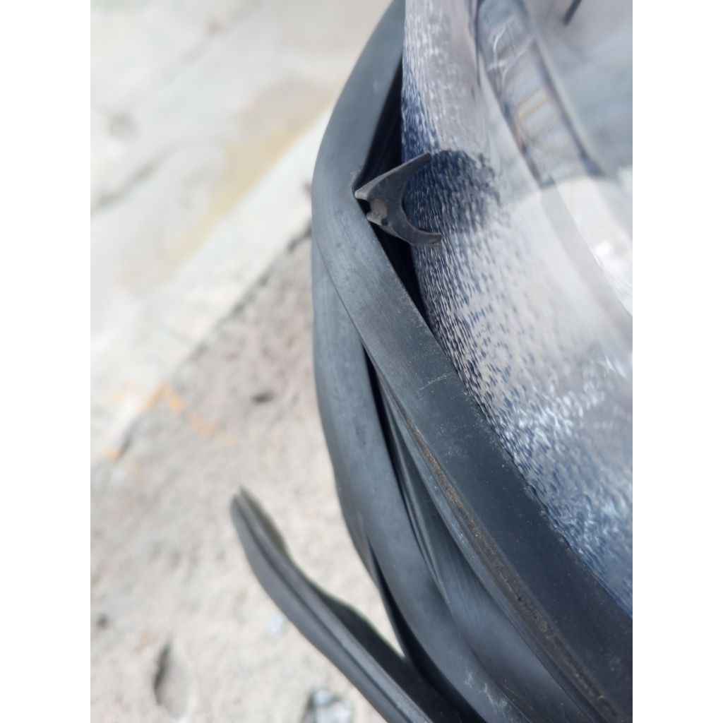 26 m karet kaca 078C kecil list jendela casement aluminium hitam lis sekoneng