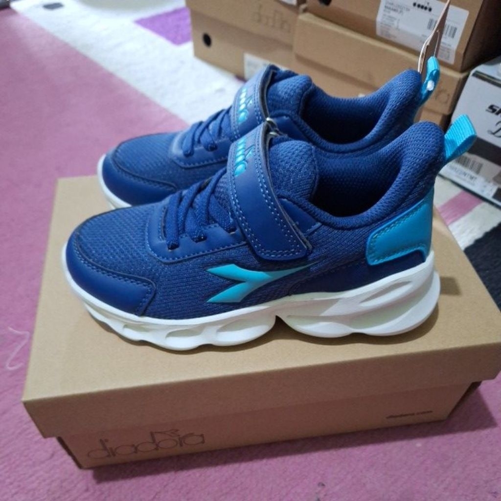 SIZE 31,33,34,35 SEPATU DIADORA MIOGA NAVY JR BOYS ORIGINAL