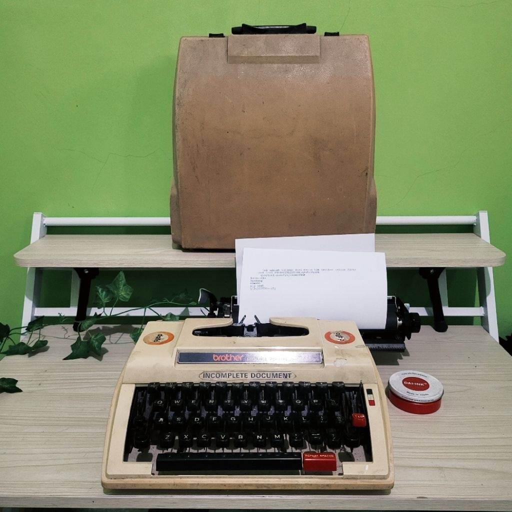 Mesin tik deluxe deluxe 750tr antik vintage retro keyboard jadul tua