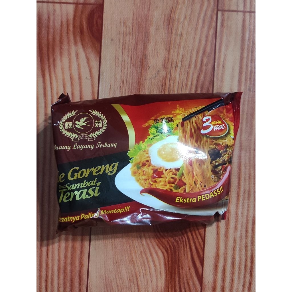 

mie goreng rasa sambal terasi burung layang terbang halal