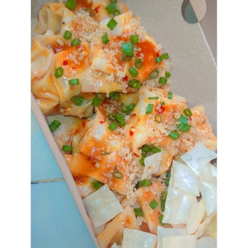 

Wonton basah chili oil