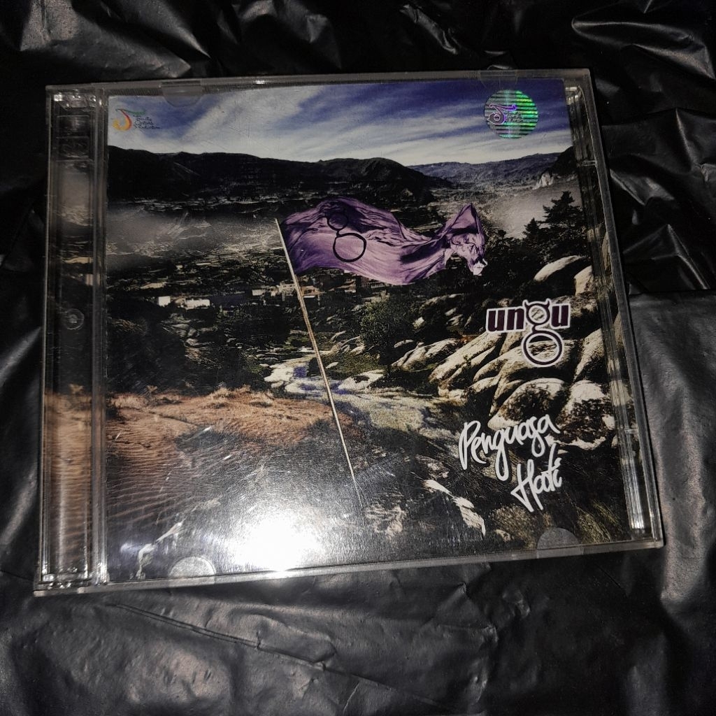cd musik ungu band penguasa hati
