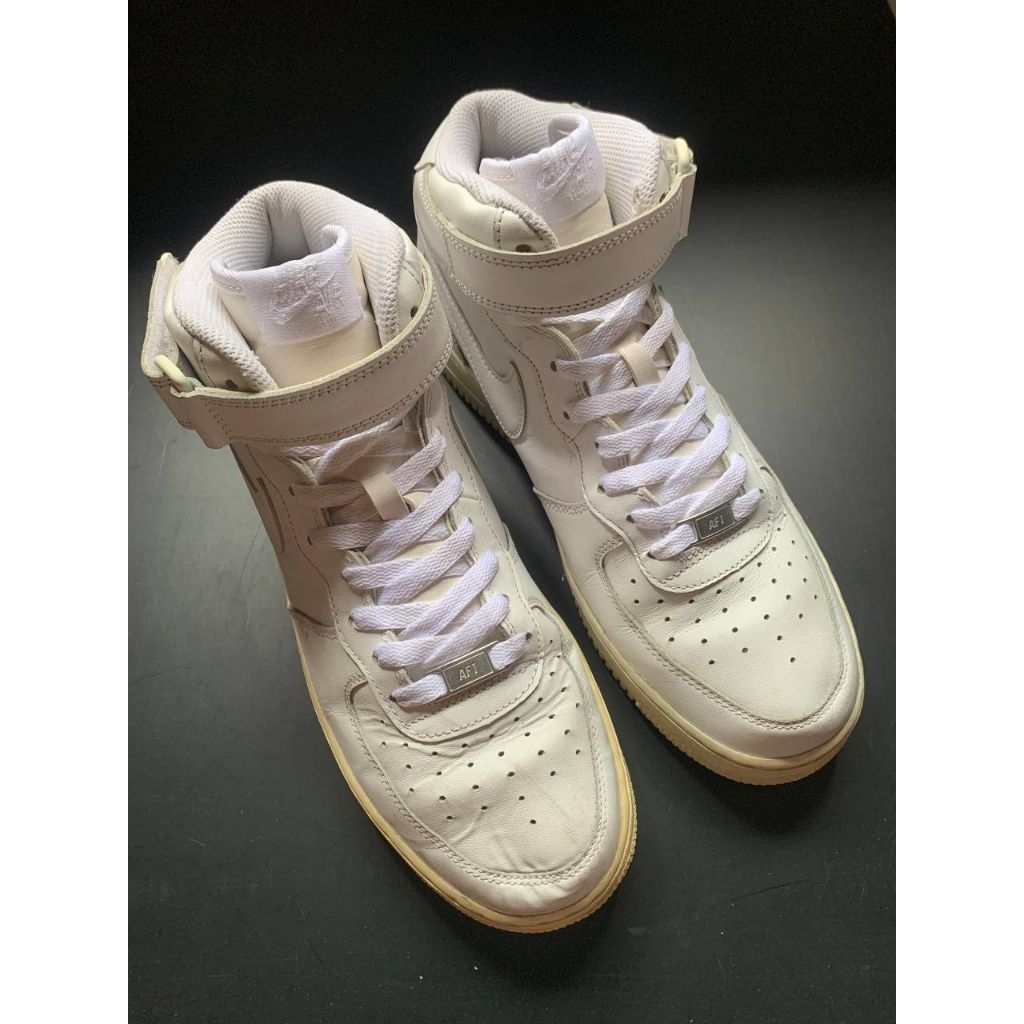 Sepatu Bekas Berkualitas N1k3 A1r Forc3 Tr1pl3 Wh1t3 size 44/28cm