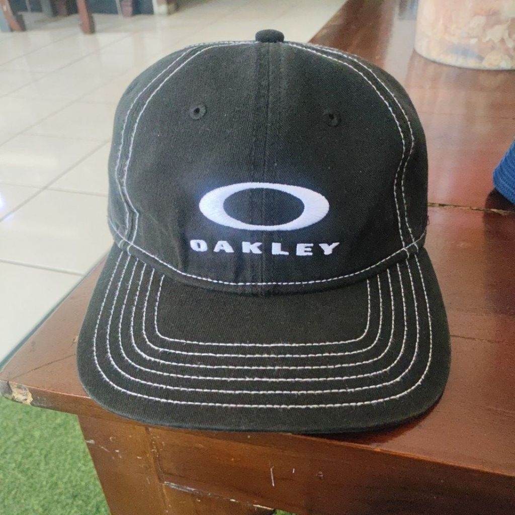 oakley caps