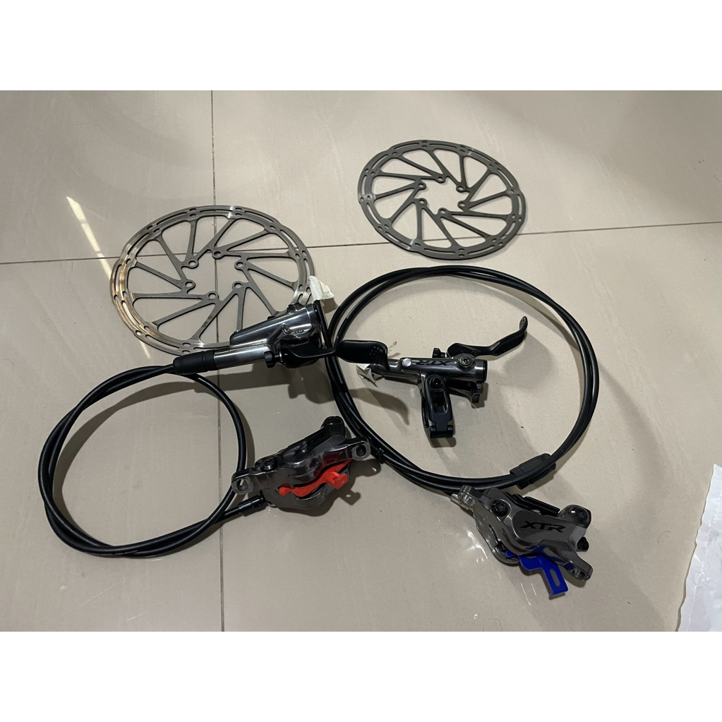 Brakeset Shimano XTR 4 Piston dan rotor sram