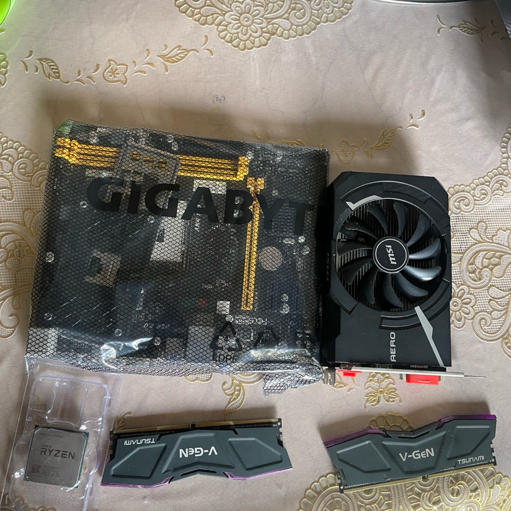 Paketan Entry Gaming. Ryzen 3 1300X, RX 560 4GB, A320MH Pro, 2x4GB ddr4