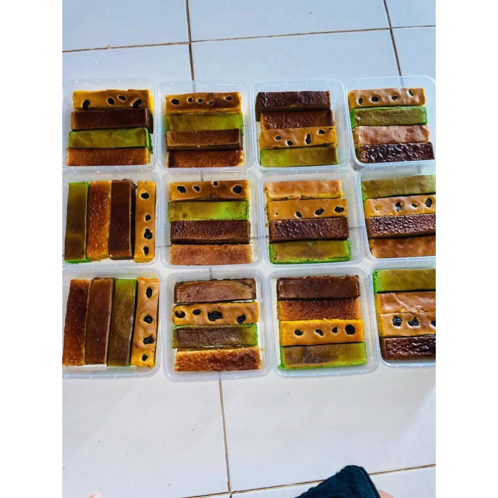 

Kue Lapis Asli Pontianak