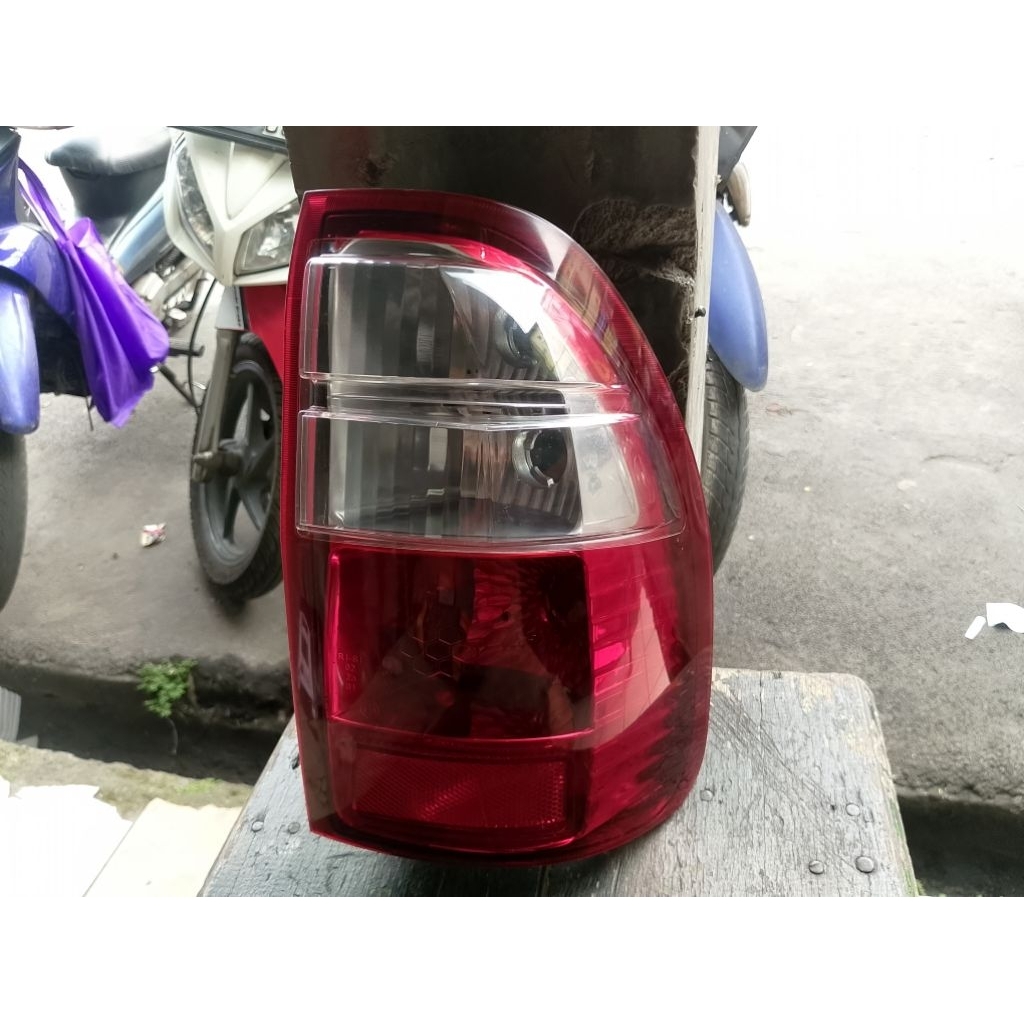 Stoplamp ISUZU Panther touring copotan original kanan