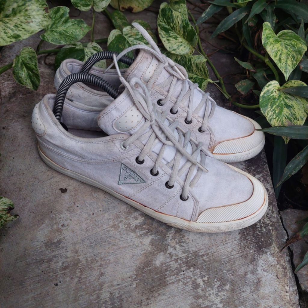 sepatu sneakers second guess size 41(26cm)