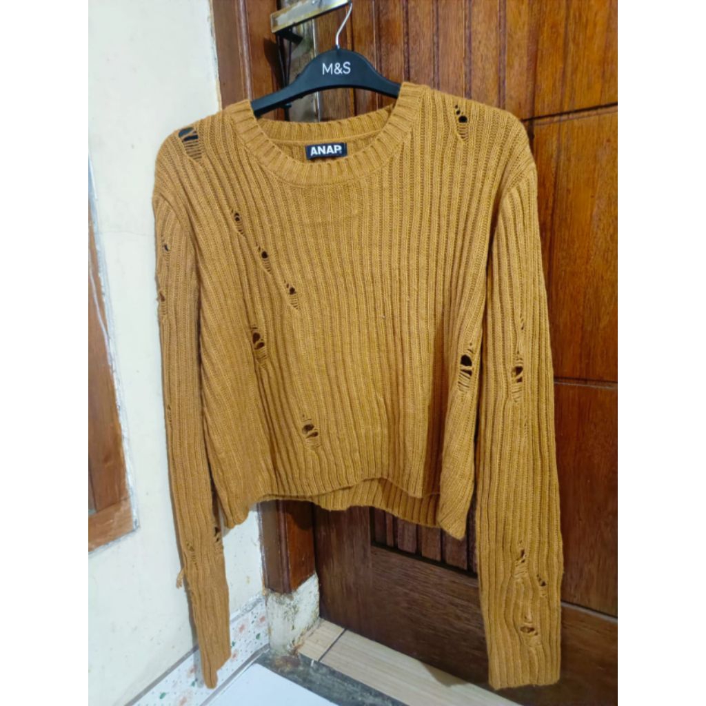 Preloved Atasan Perempuan Sweater Rajut Distressed Coklat