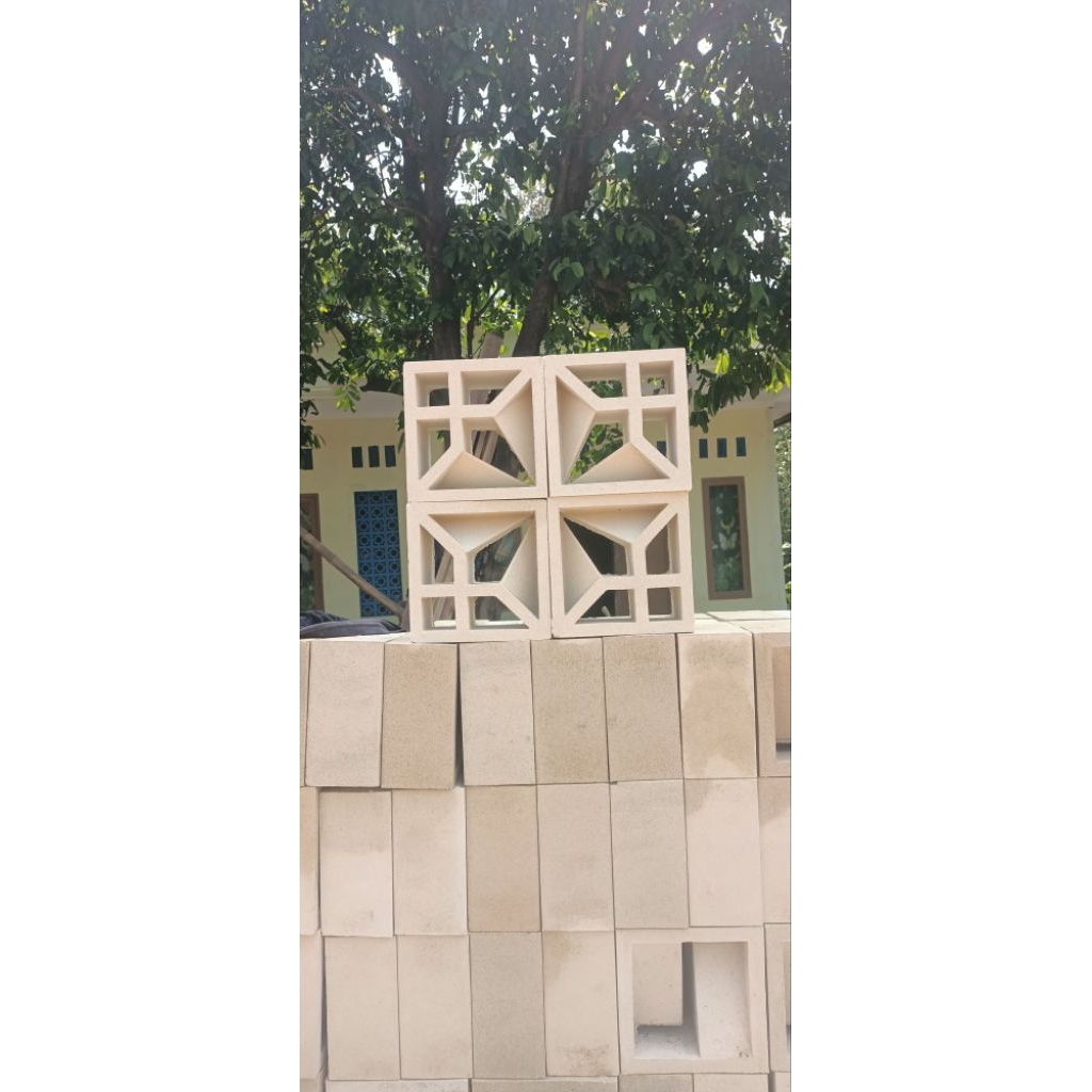 Roster Beton Lubang Angin Rumah Modern Minimalis