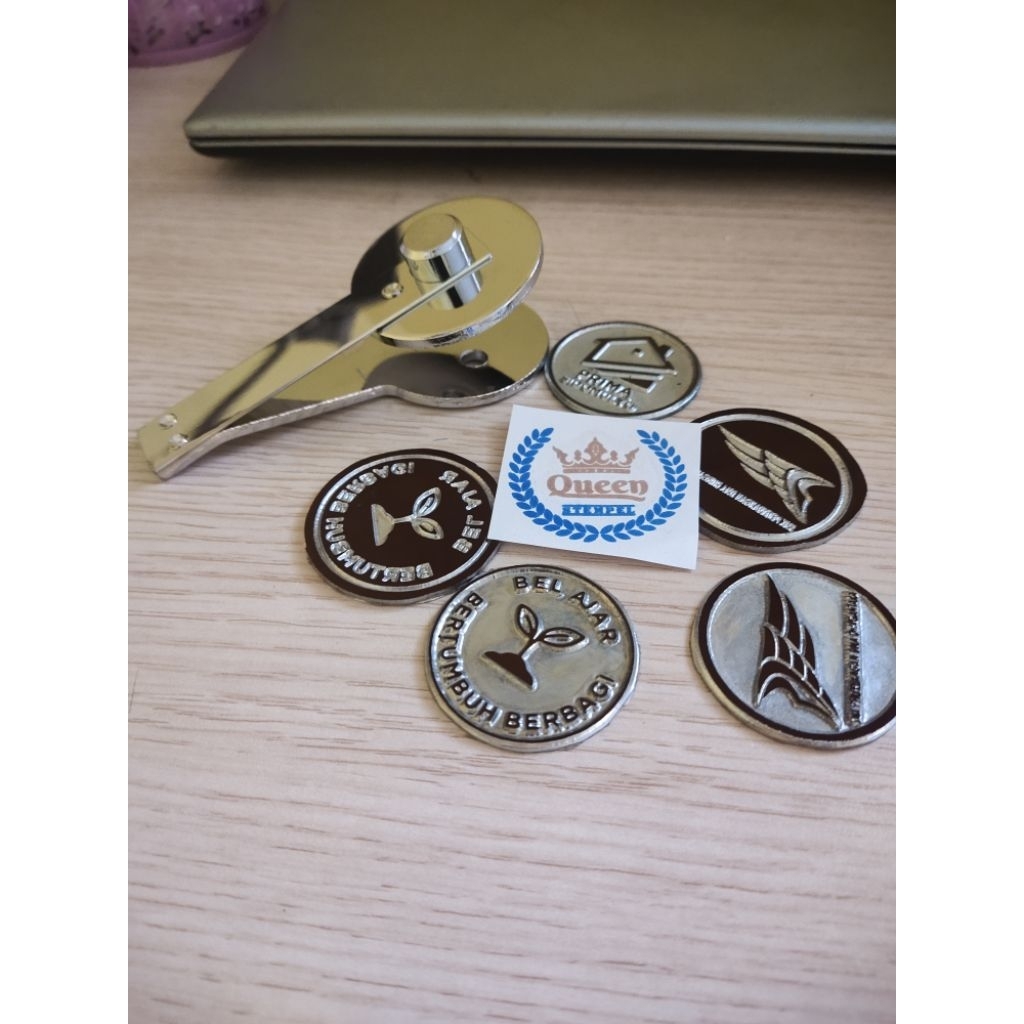 

Capit + Plat Stempel Emboss/ Timbul