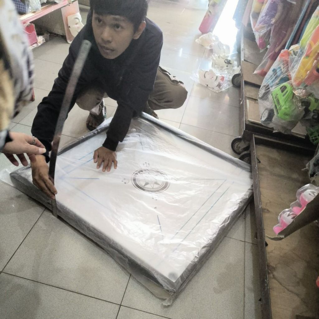 meja karambol besar dr triplek kayu. ukuran besar 80×80cm.