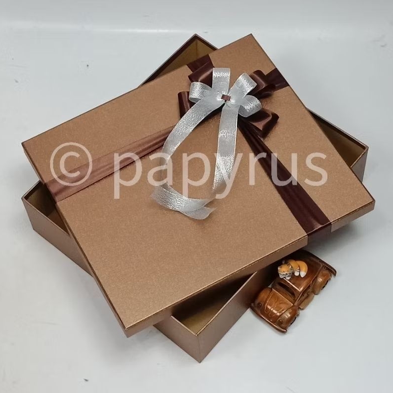 

PAPYRUS 35x40 Tinggi 8cm Kotak Kado Gift Box Hardbox Hampers V1