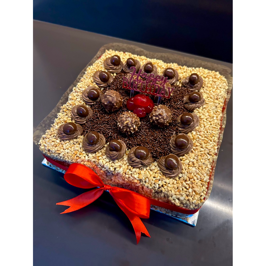 

Sponge Cake Hias - Birthday Cake Meses Kacang Coklat