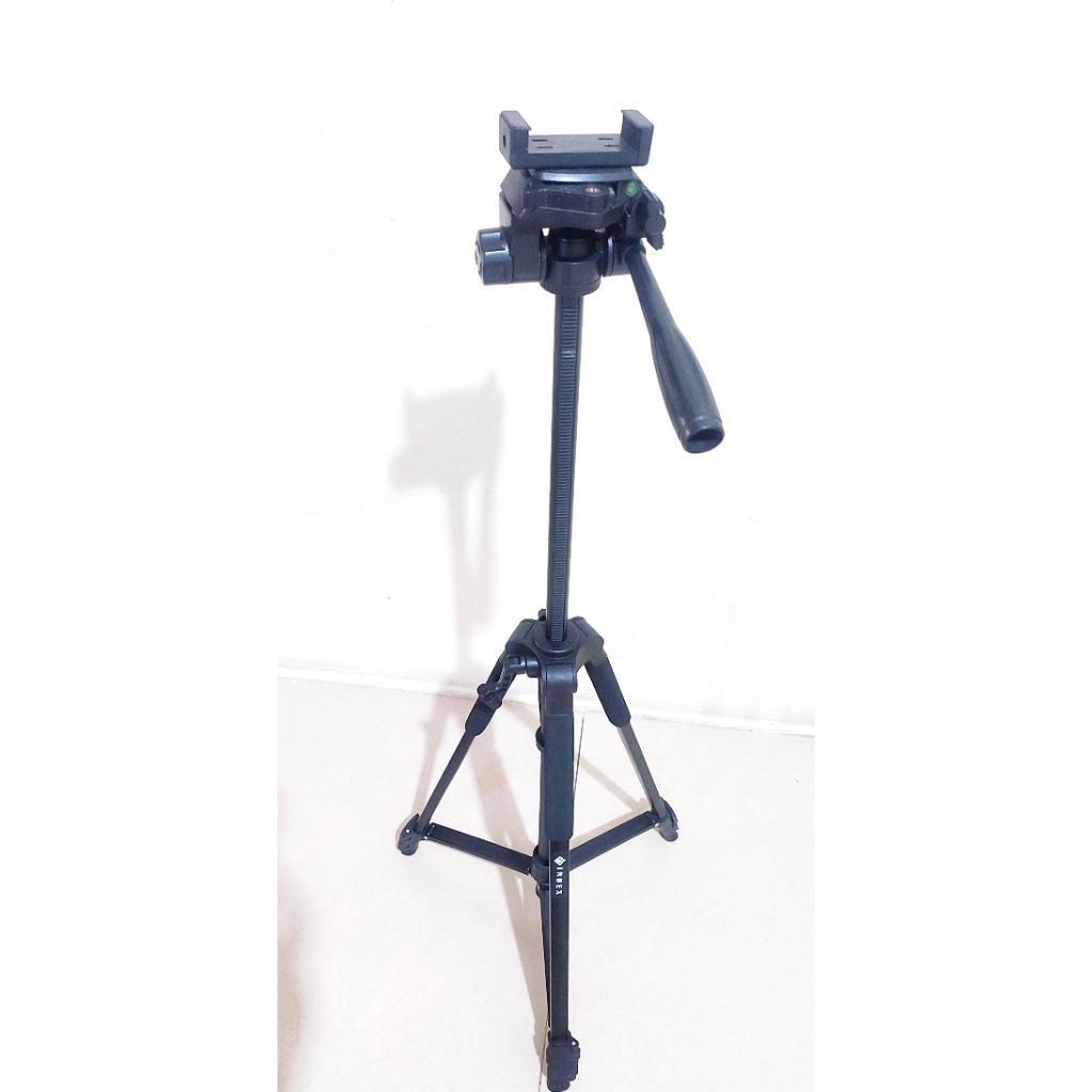 Tripod kamera (bisa buat kamera DSLR)