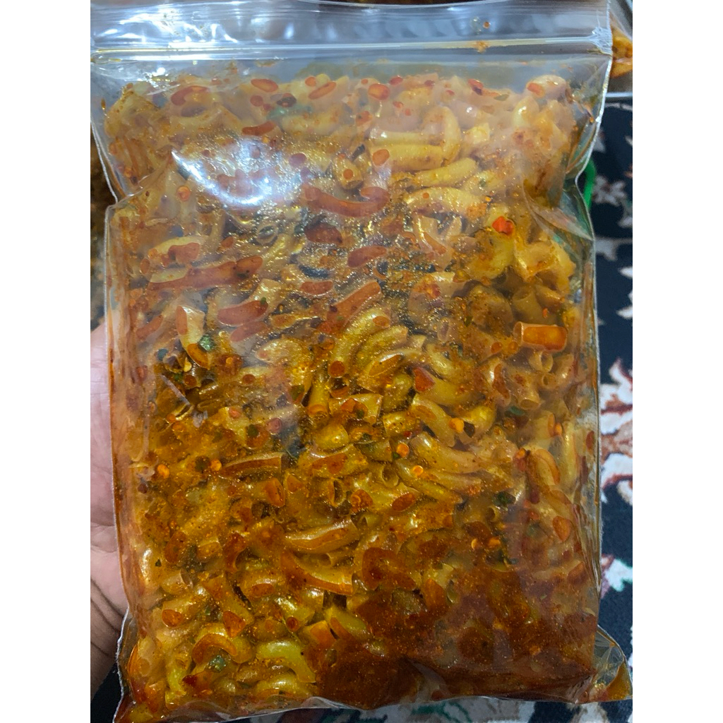 

makroni cikruh pedas, gurih daun jeruk. 500 gram