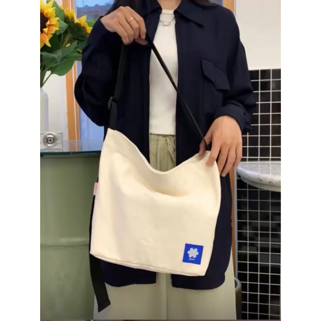 FINNE Bolo - Sling Bag - White Kanvas | Totebag | Tas Selempang | Resleting | Pria | Wanita