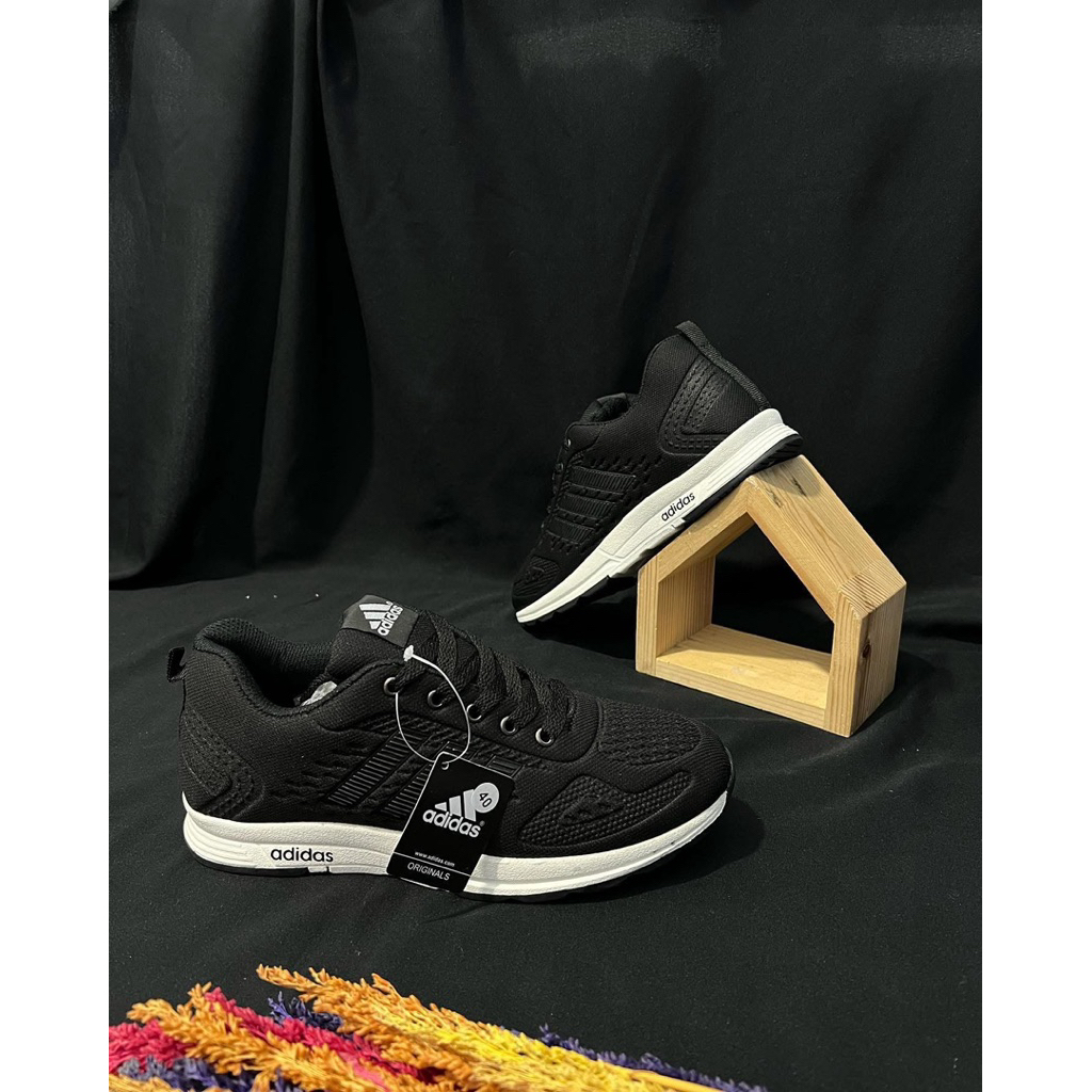 SEPATU SEKOLAH HITAM POLOS & HITAM PUTIH UNISEX pria dan wanita