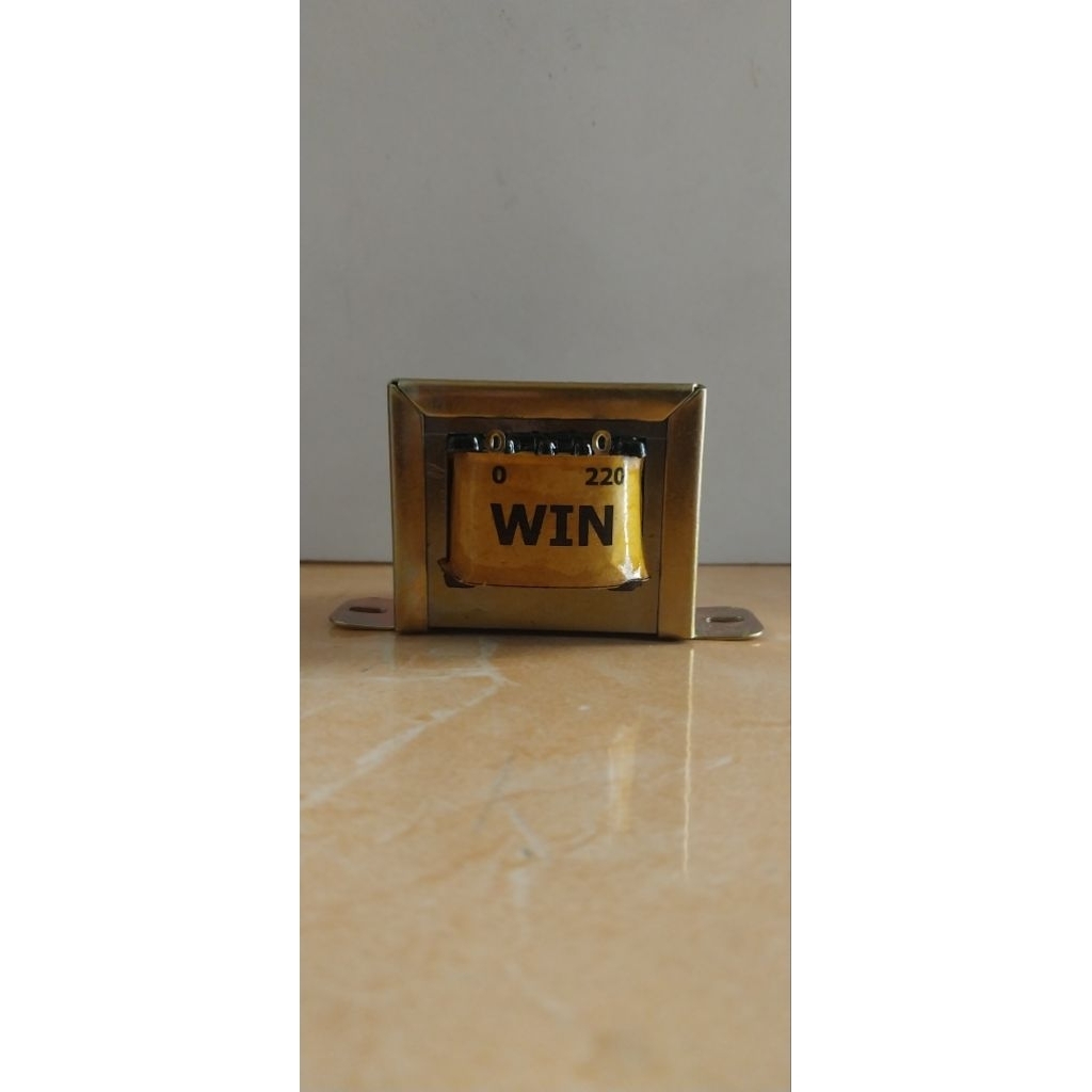 Trafo 1 Amper Engkel 12 volt Merk Win