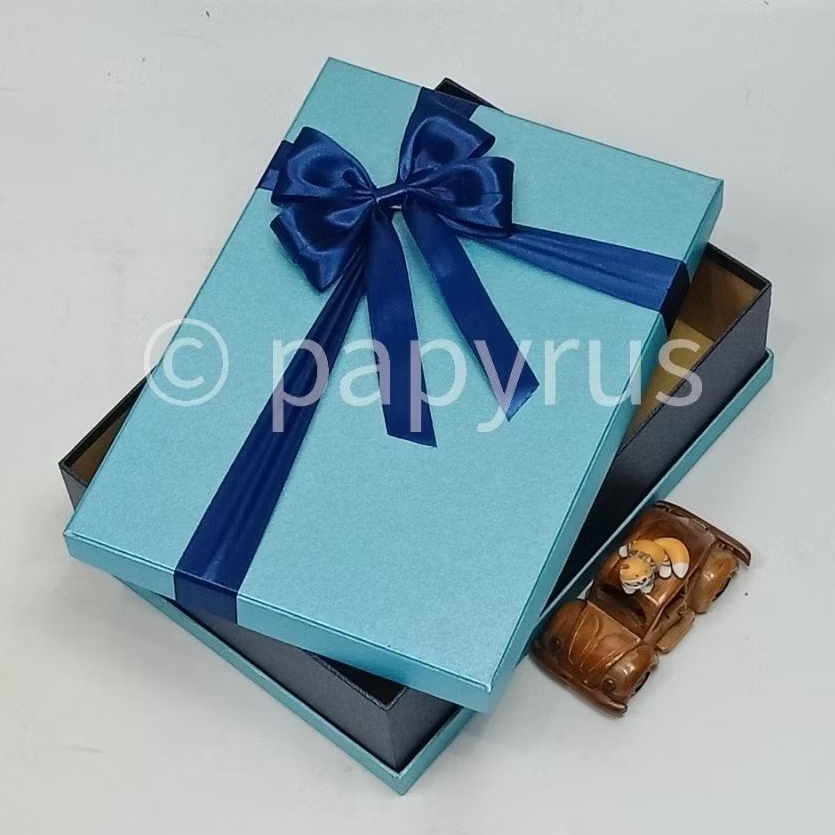 

PAPYRUS Sandwich 25x35 Tinggi 8cm Kotak Kado Gift Box Hardbox Hampers Hadiah V3