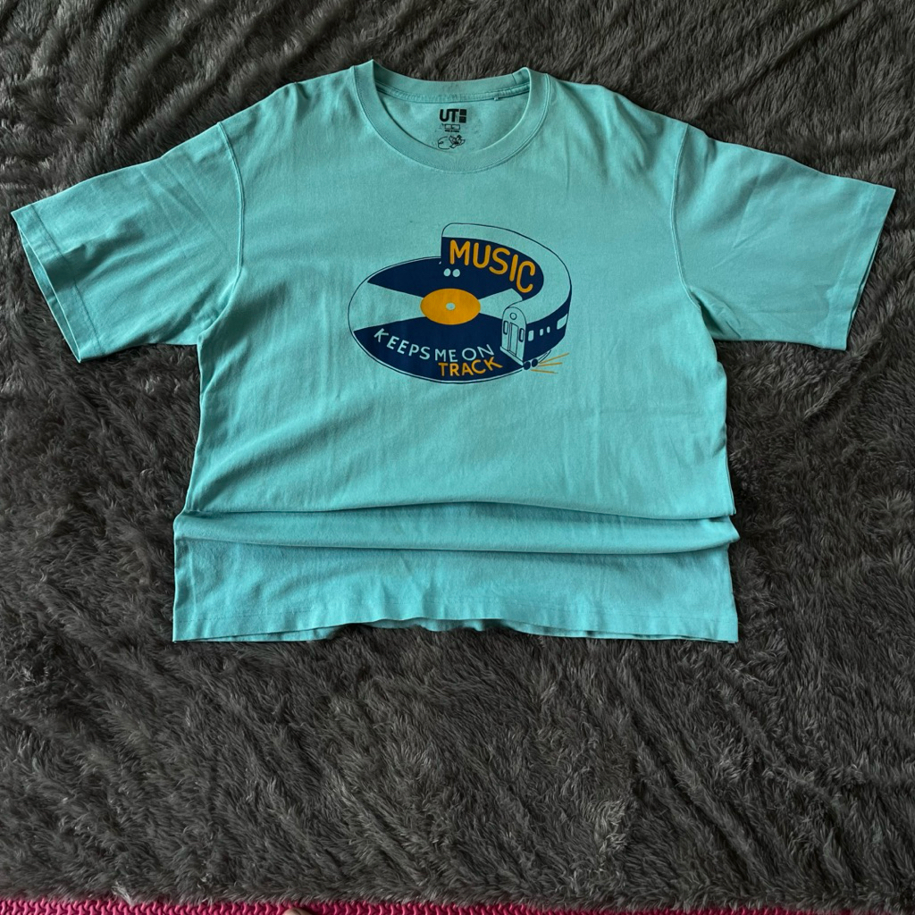 KAOS UNIKLO UT SECOND