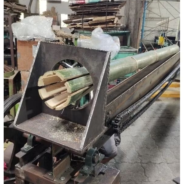 Mesin Belah Pembelah Bambu pemecah panjang 2 3 4 5 6 meter otomatis tenaga bensin solar dan listrik 