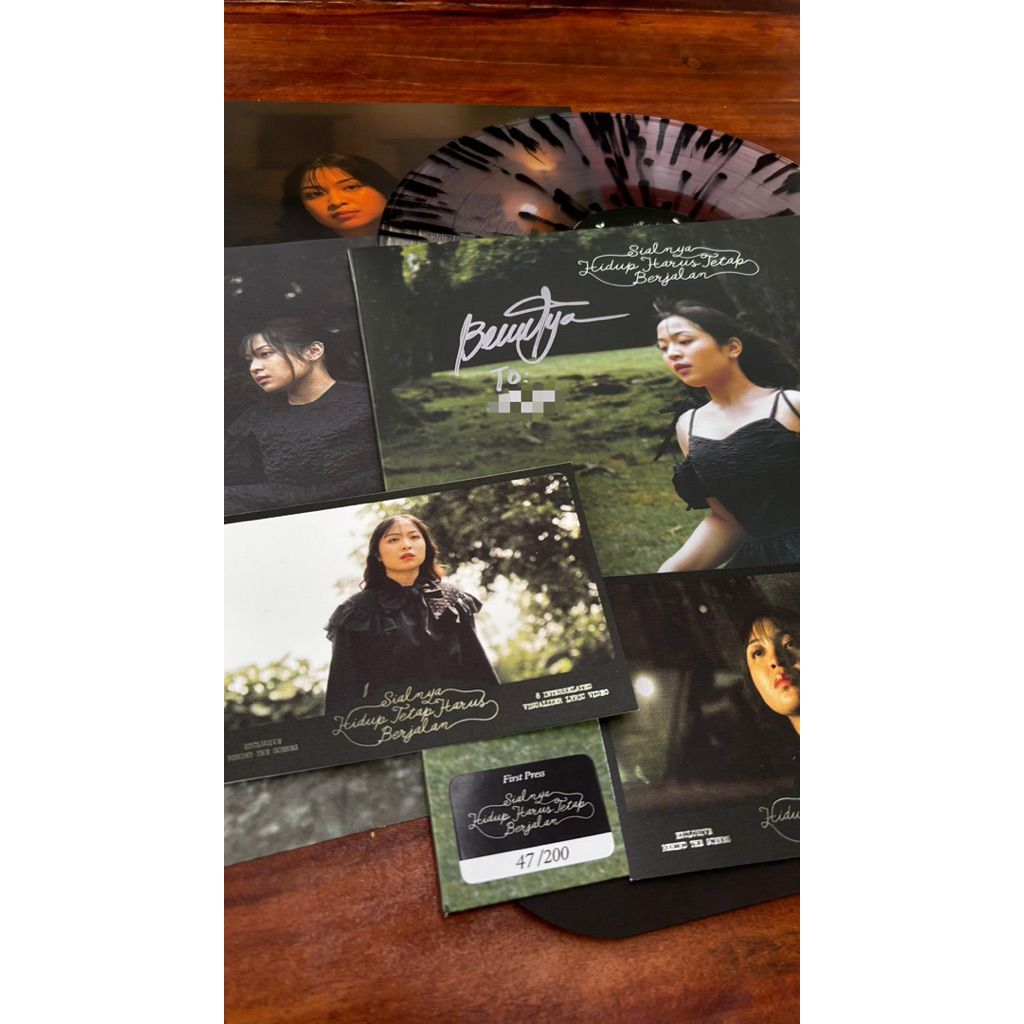 Vinyl Bernadya - Sialnya, Hidup Tetap Harus Berjalan