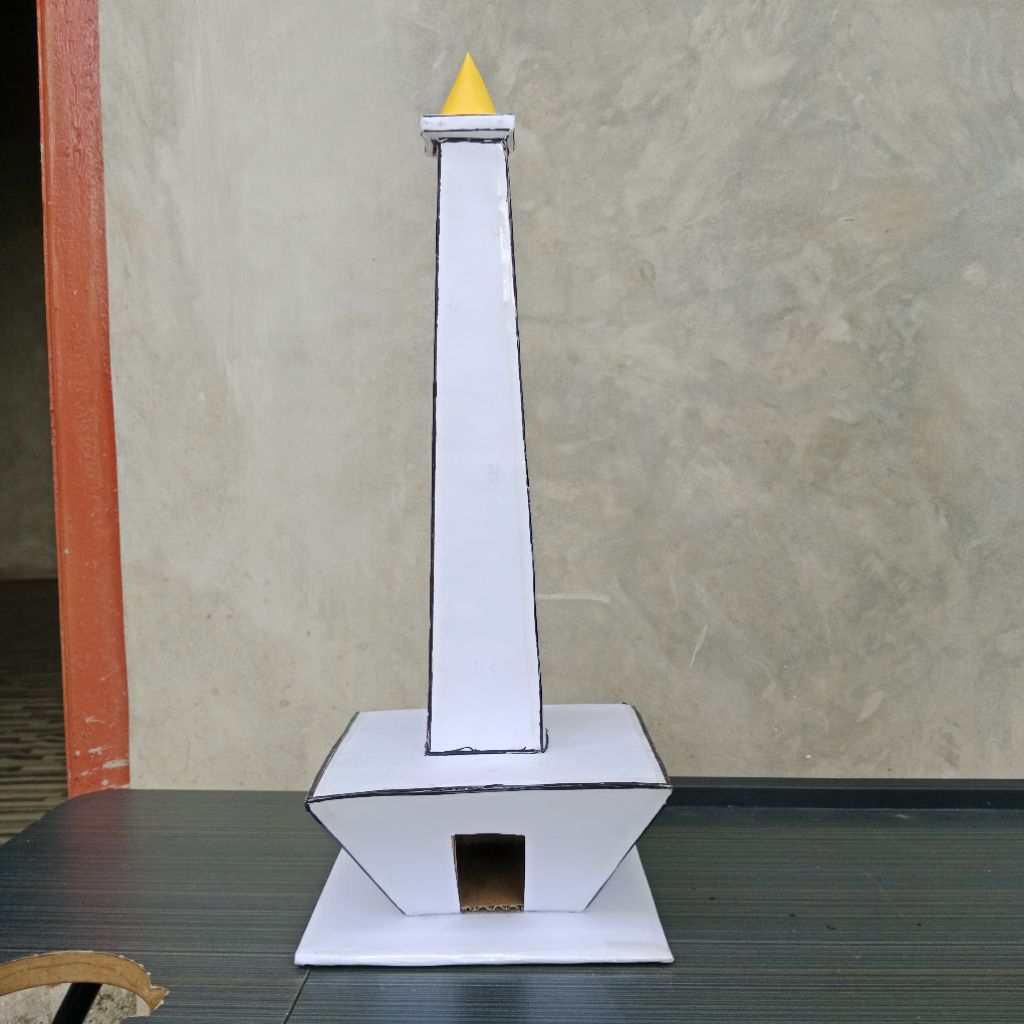 

prakarya tugu monas dari kardus bekas.