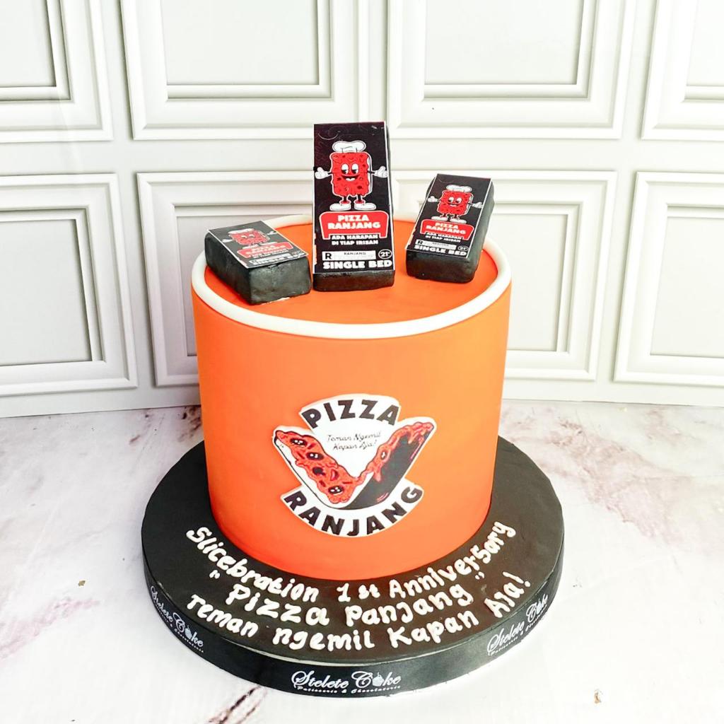 

Kue Ulang Tahun/Birthday Cake/Kue Ultah Tema Pizza Panjang/Pizza Panjang cake/Kue Birthday Jakarta