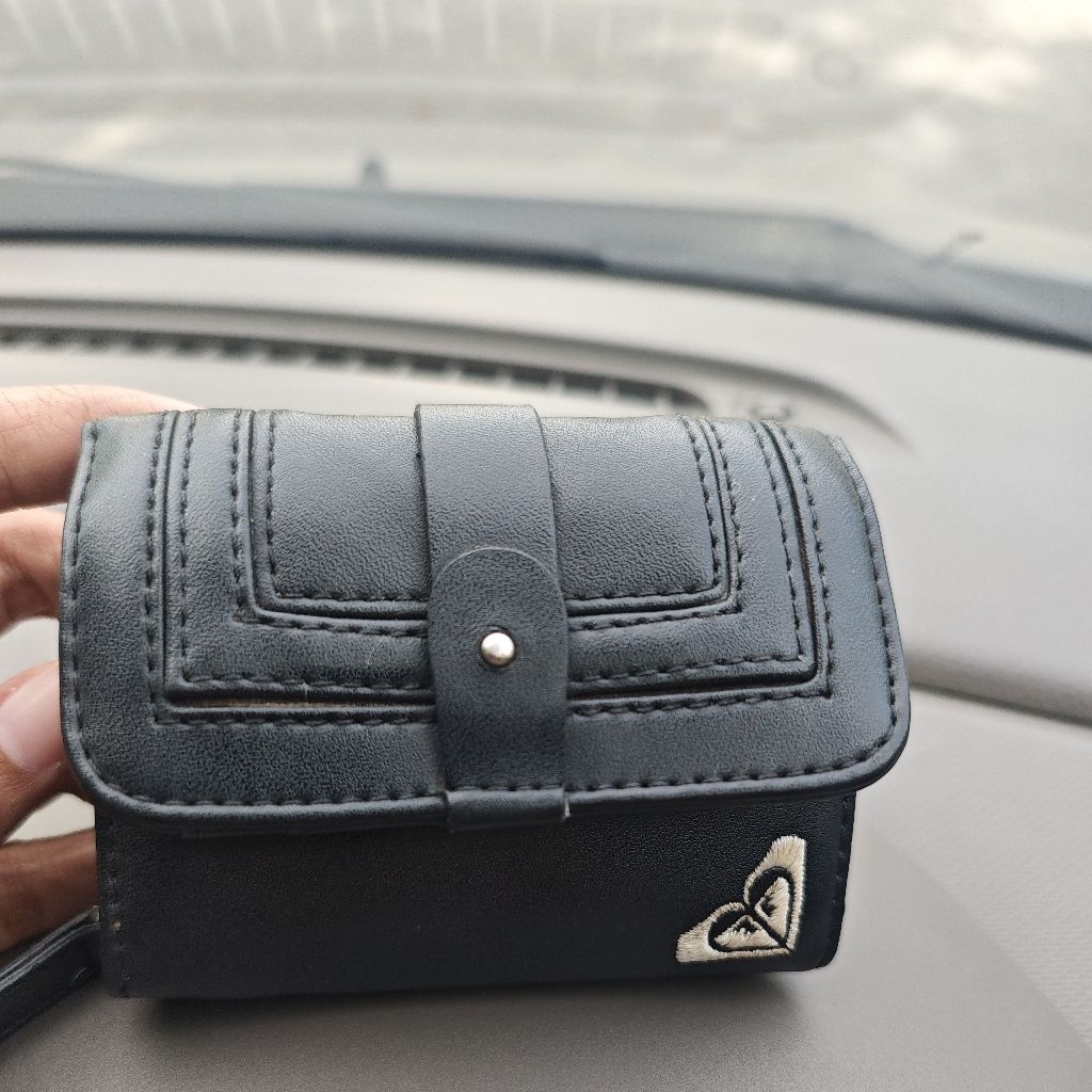 Dompet Roxy