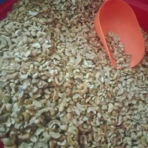 

kacang mede pecah 250g