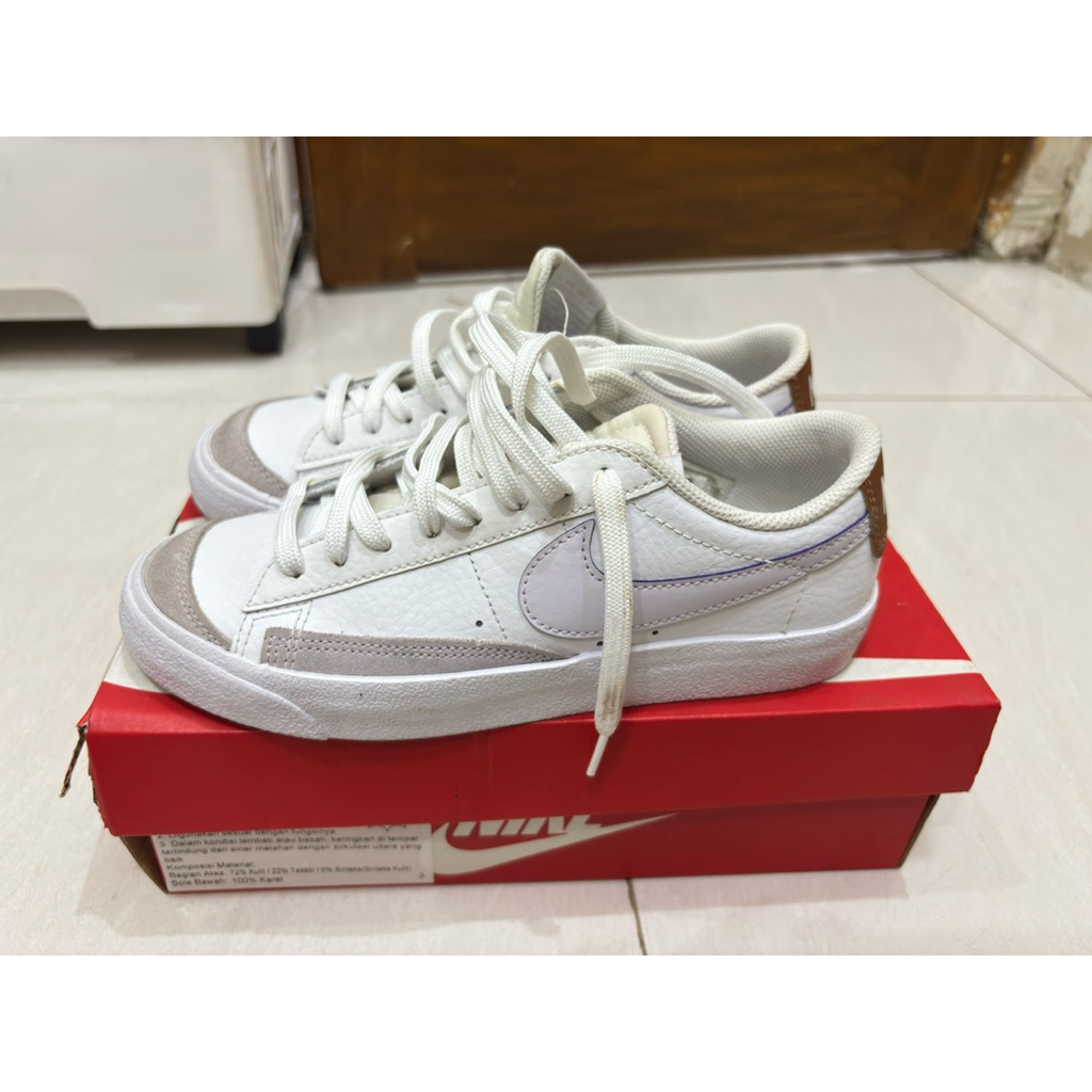 NIKE BLAZZER LOW 77 GS WHITE/BARELY GRAPE