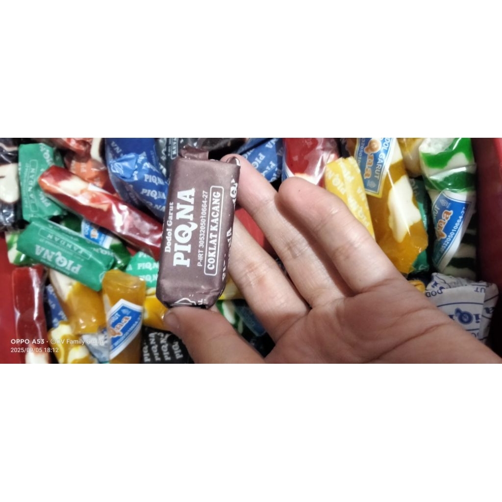 

Dodol Garut Rasa Kacang Coklat | Dodol Coklat Kacang 250 gram | Oleh Oleh Khas Garut Camilan