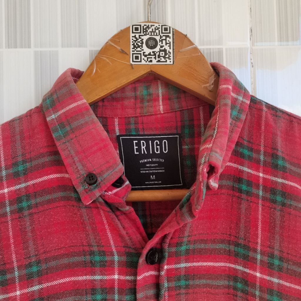 942. KEMEJA ERIGO WARNA MERAH SIZE L  PRELOVED