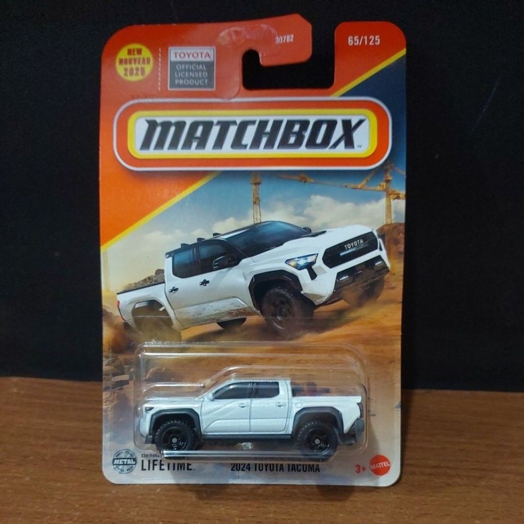 MATCHBOX 2024 TOYOTA TACOMA PUTIH  1:64 2024 TOYOTA TACOMA PUTIH