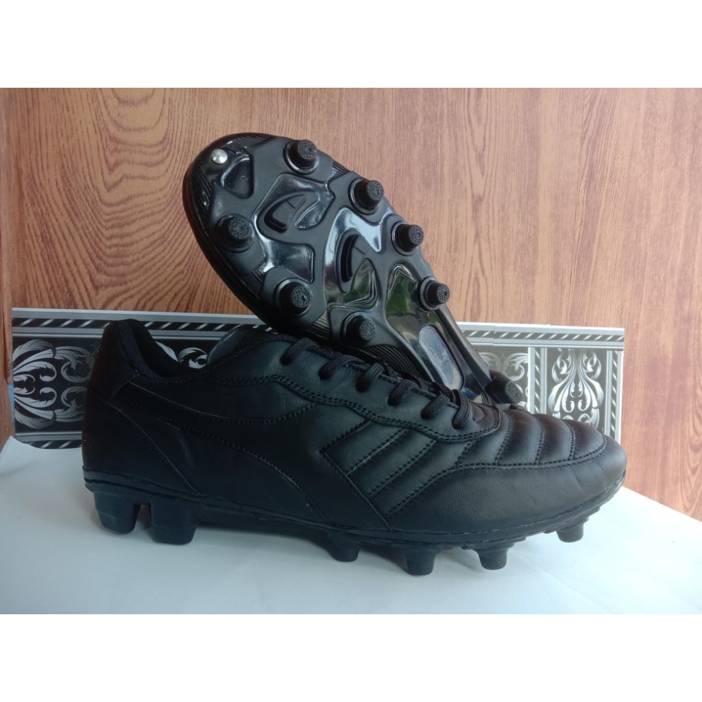 sepatu bola kulit sudah di jahit sol