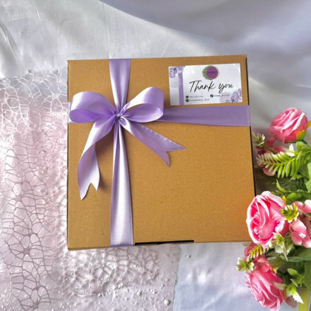 

KOTAK KADO+KARTU UCAPAN BOX HAMPERS BOXS HADIAH ULTA WISUDAH HARI GURU TERMURAH