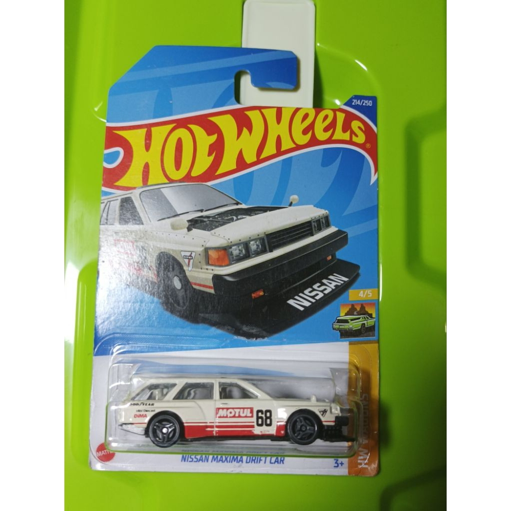 hotwheels Nissan Maxima Drift car putih