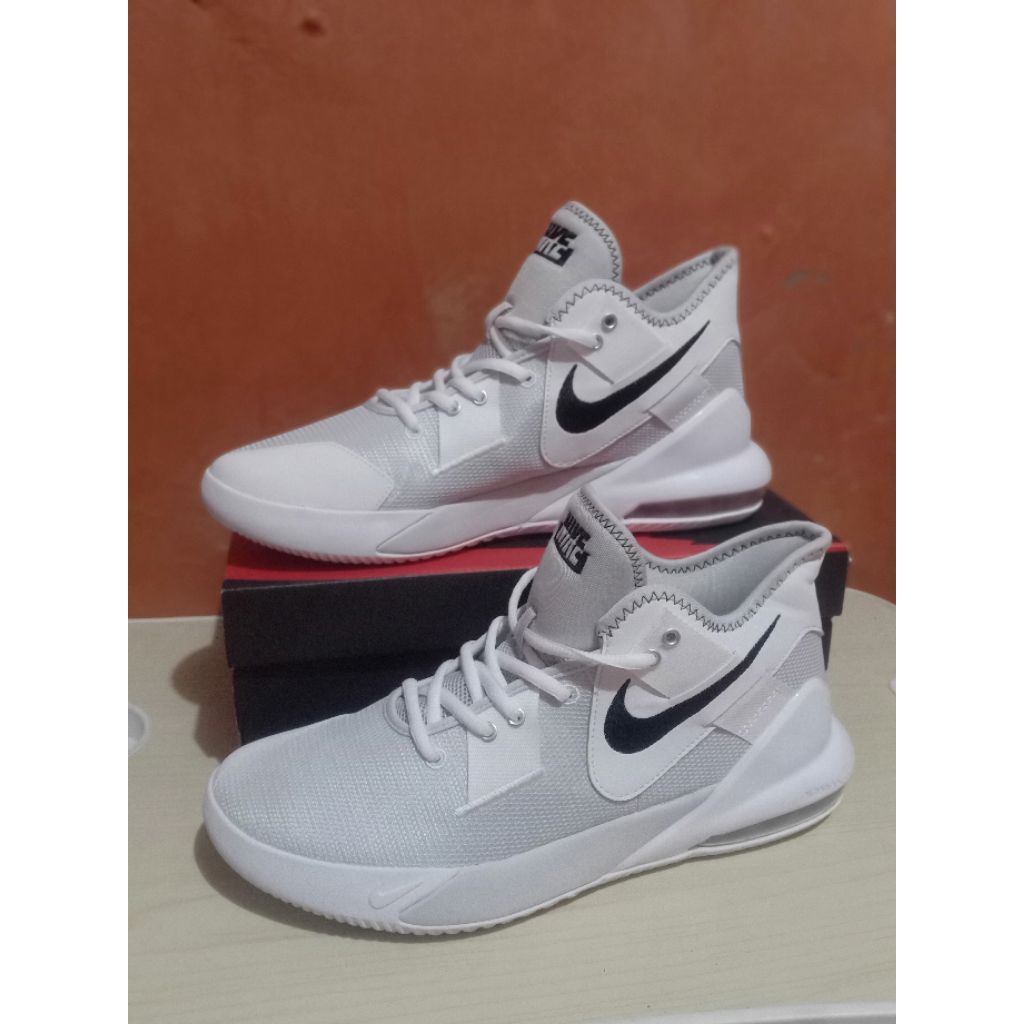 sepatu basket second size 43