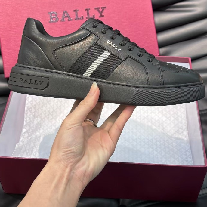 Bally men's low cut casual shoes
