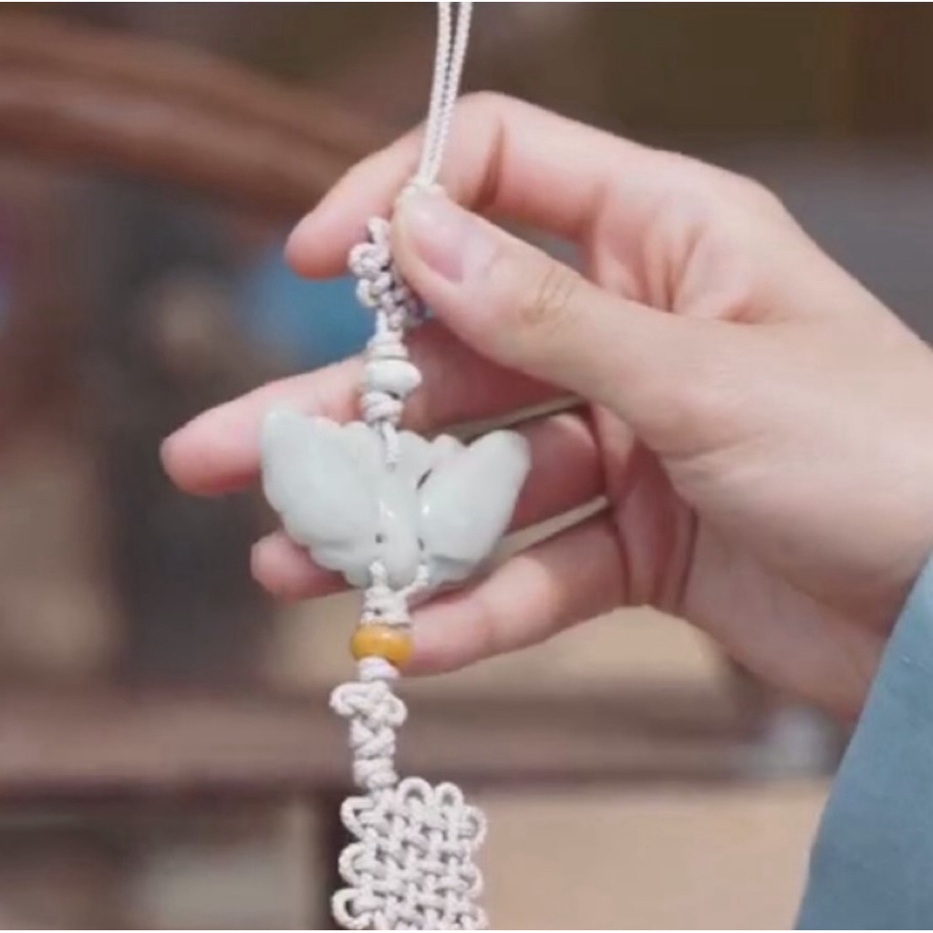 KEYCHAIN MANGUNROK BON APPETIT YOUR MAJESTY MERCH