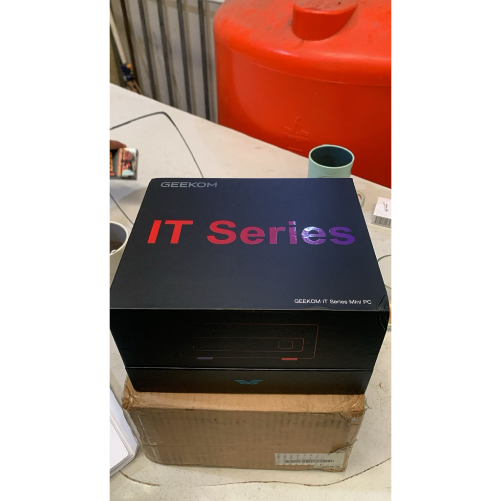 Mini PC GEEKOM IT15 AI Ultra 9 | 32GB RAM + 2TB SSD