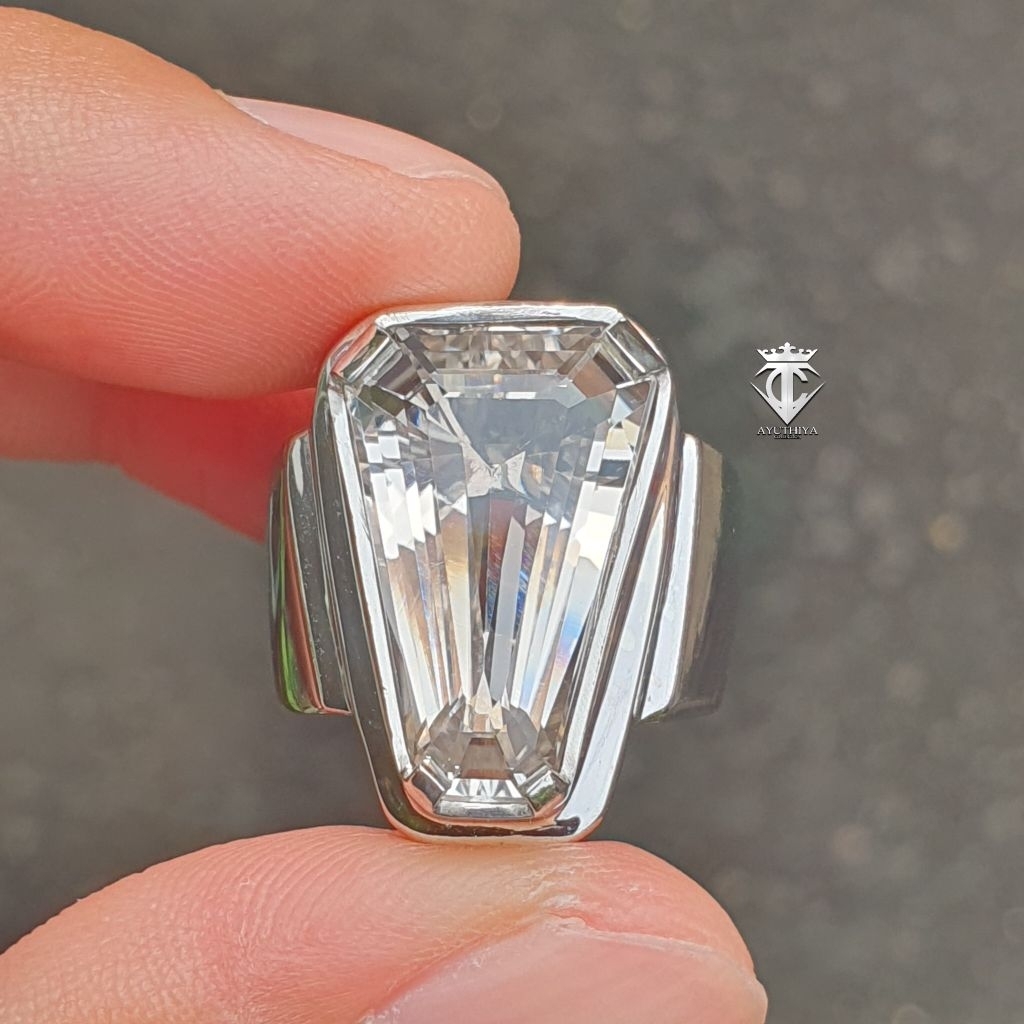 Batu Permata Natural Colorless Topaz Loupe Clean 17.85 Ct NTE GRI Lab Memo