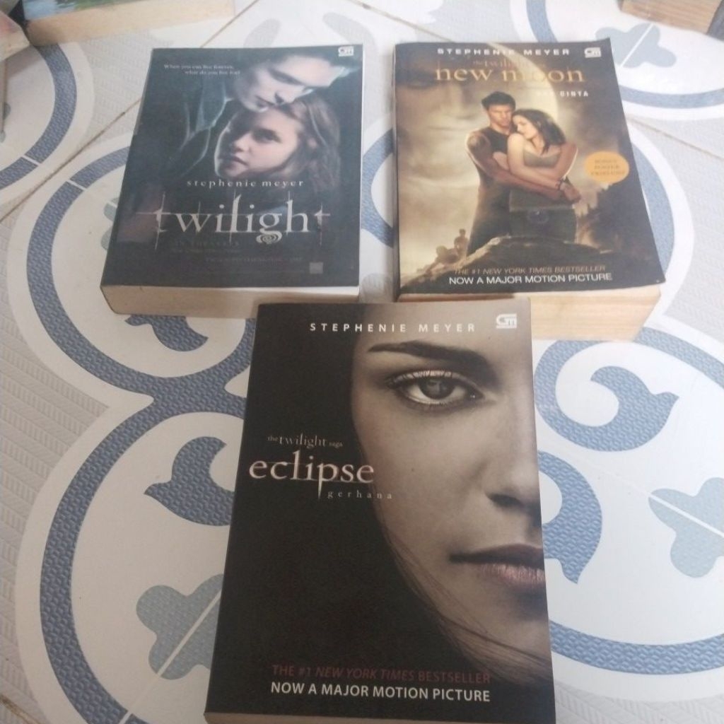 novel twilight/ new moon dua cinta/ eclipse gerhana