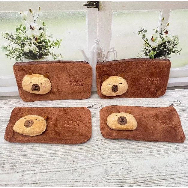 

KP-2019 Kotak Pensil Kain Forever Friends Boneka Capybara Tempat Pensil Kain Bahan Lembut Halus Kualitas Terbaik Kotak Pensil Terbaru unik Bisa Cod