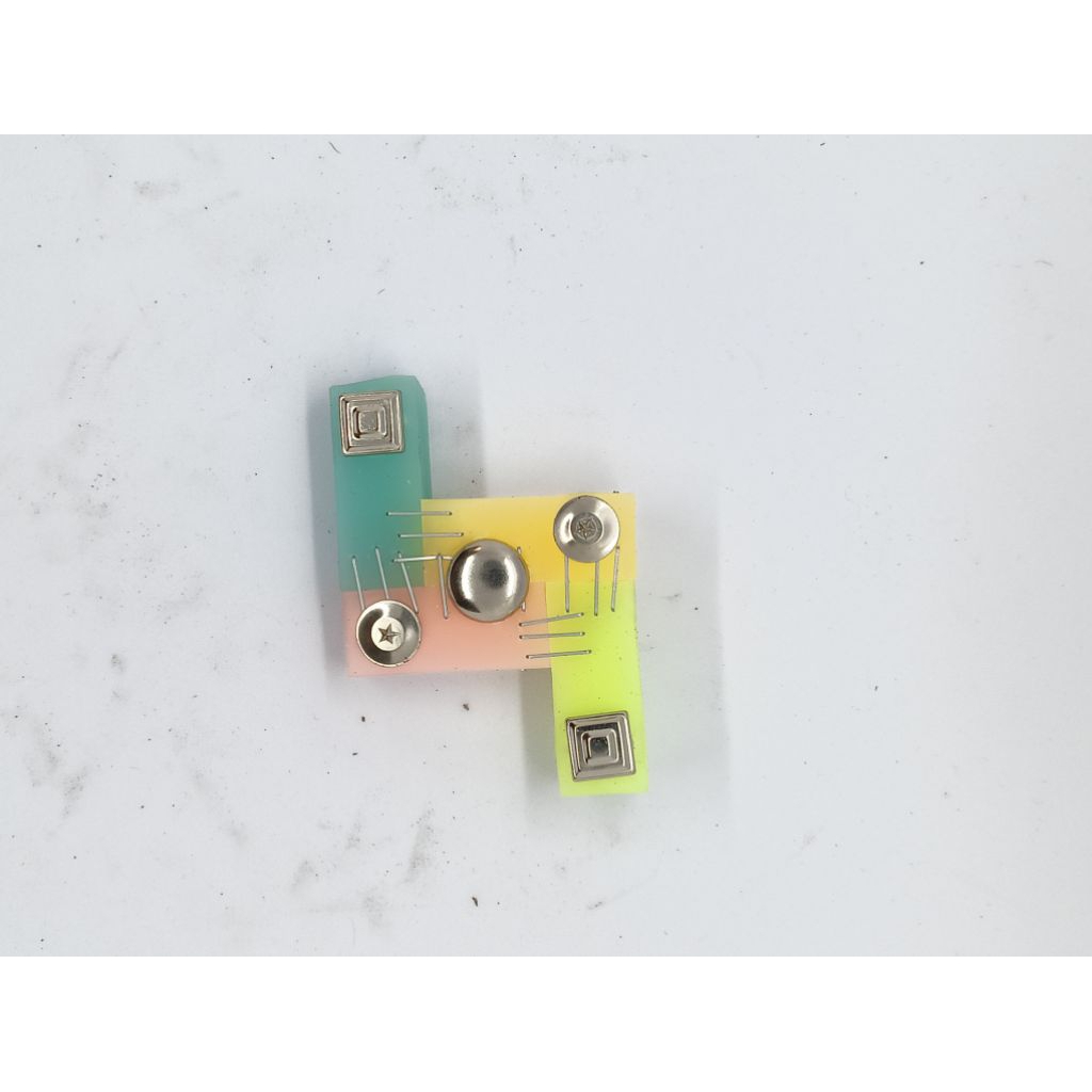 

Gansing Penghapus viral bentuk L warna warni