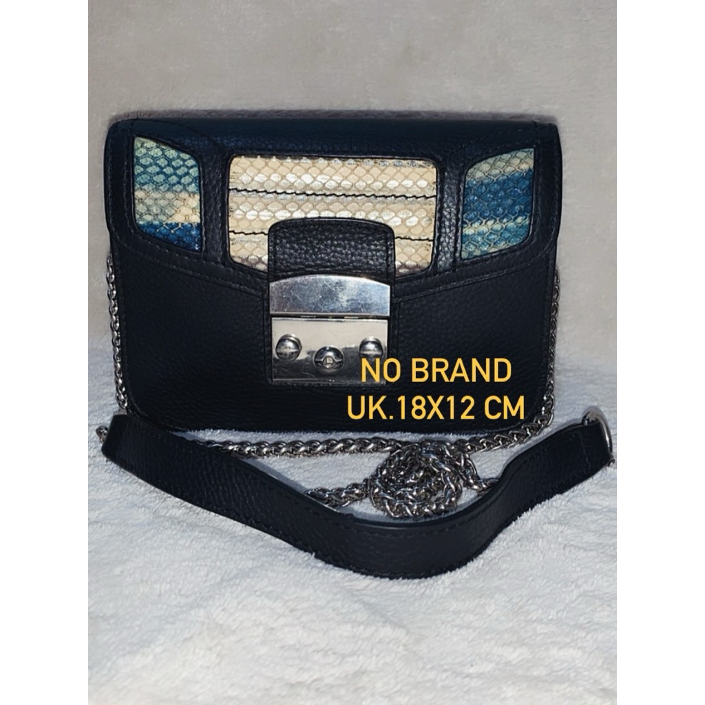 No Brand Preloved Tas Sling mini kulit wanita